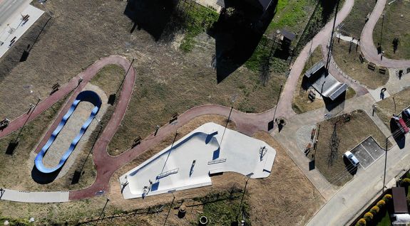 En cykel legeplads eller komposit pumptrack