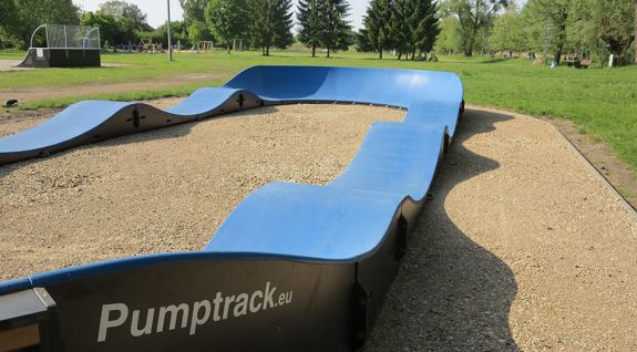 En cykel legeplads eller komposit pumptrack