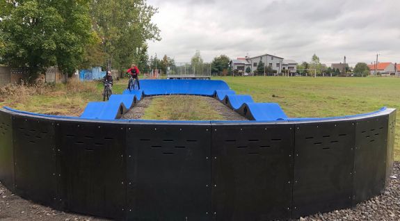 Non-stationary modular pumptrack