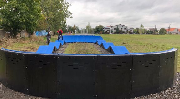 Non-stationary modular pumptrack