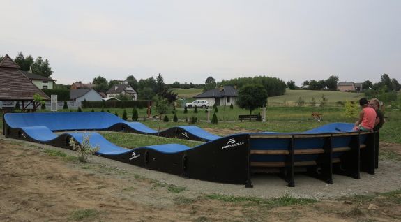 Komposit pumptrack tilpasset til alle brugere