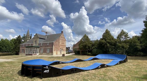 Ikke-stationær modulformet pumptrack