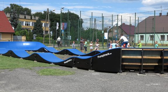 Pumptrack cykelspår tillverkat av moduler - Boleszkowice (PL)