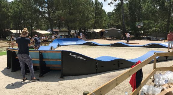 A mobile bike track created from modules in Montalivet in France