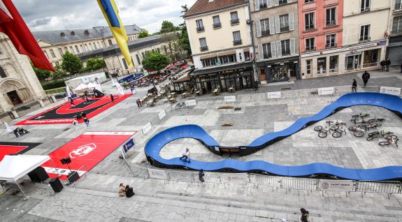 Mobile cycle track