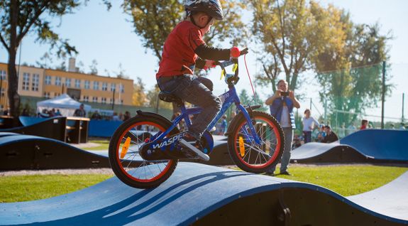 Komposit pumptrack tilpasset til alle brugere