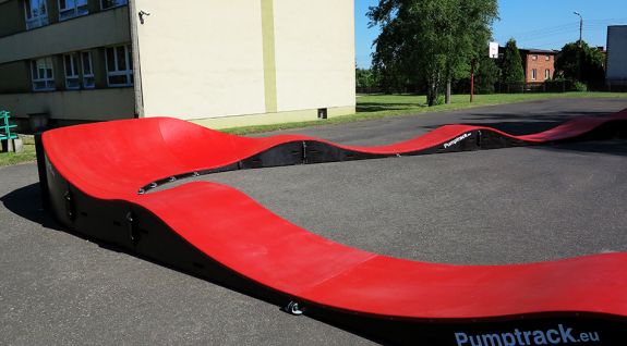 Ikke-stationær modulformet pumptrack