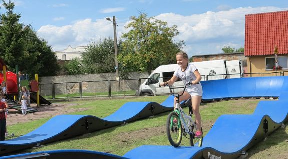 En mobil cykelspår skapad från moduler - Boleszkowice (PL)