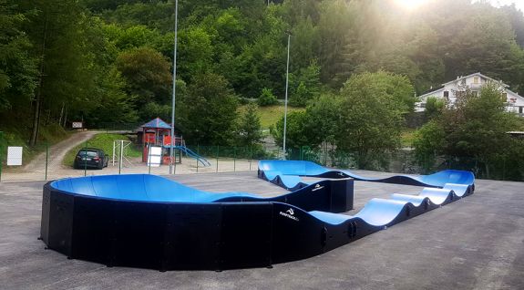 Dětské hřiště pro jízdní kola nebo pumptrack