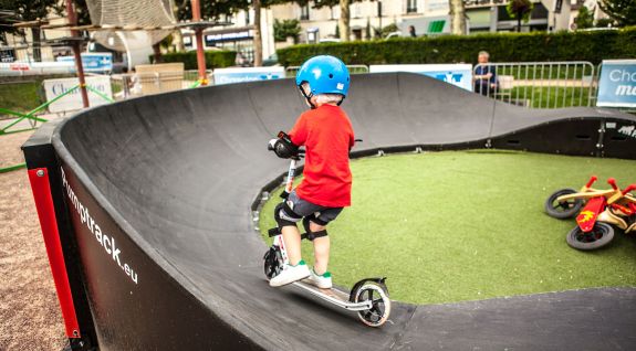 Dětské hřiště pro jízdní kola nebo pumptrack