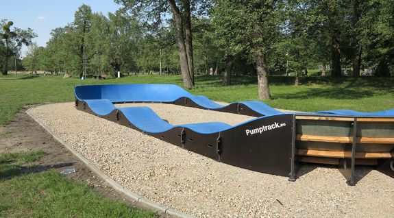 Dětské hřiště pro jízdní kola nebo pumptrack